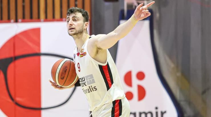 תומר אסייג עם הכדור