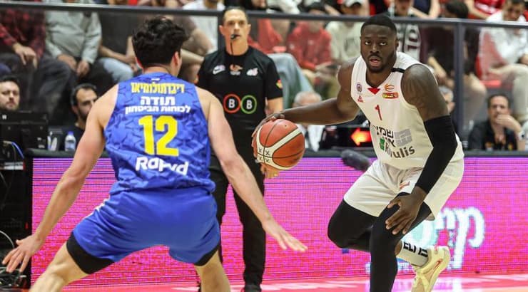 ראלי אולקינס מול ג'ון דיברתולומאו