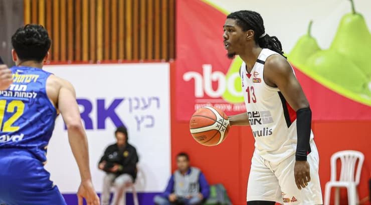 מרכוס קאר מול ג'ון דיברתולומאו