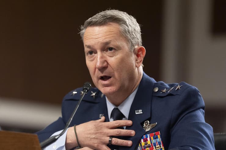 הגנרל דן קיין המועמד של טראמפ לתפקיד רמטכ"ל צבא ארה"ב ראש המטות המשולבים ב שימוע בסנאט 