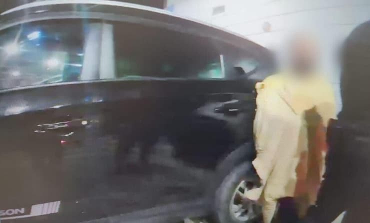 החשוד לצד הרכב (צילום: משטרת ישראל) רכב שנגנב בנסיעת מבחן בעפולה