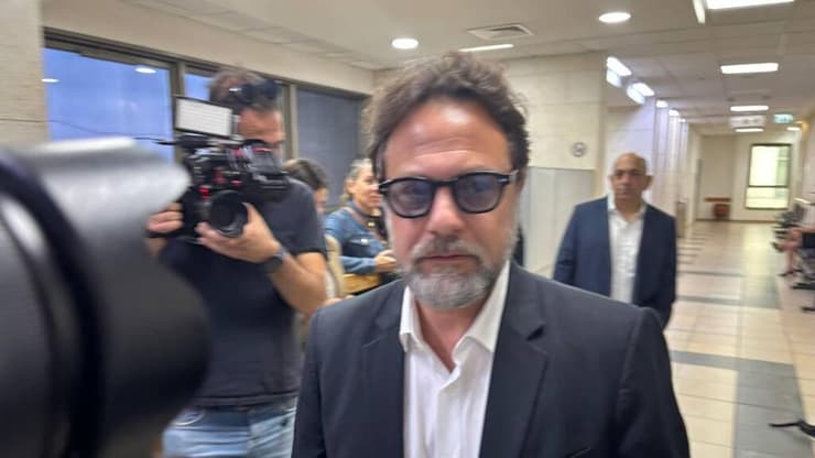 עופר  גולן בדיון הארכת מעצרם של יונתן אוריך ואלי פלדשטיין בבימ"ש השלום ראשון לציון