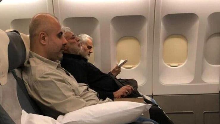  חסן בדיר לצד מפקד כוח קודס לשעבר קאסם סלימאני ובכיר אל-חשד א-שעבי אבו מהדי אל-מוהנדס