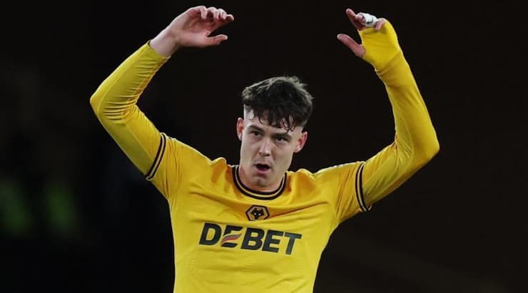 יורגן סטרנד לארסן מרים את הקהל (רויטרס) יורגן סטרנד לארסן מרים את הקהל