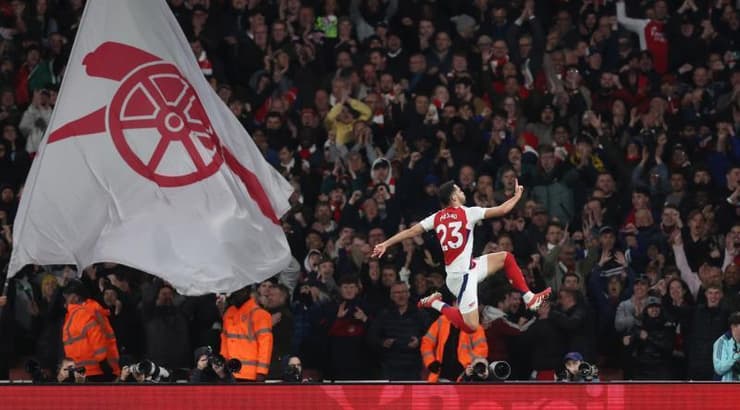 מיקל מרינו בטירוף מול קהל אוהדי ארסנל (רויטרס) מיקל מרינו בטירוף מול קהל אוהדי ארסנל