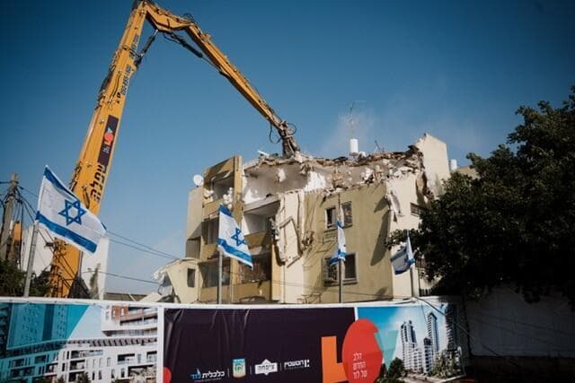 הריסה בפרויקט פינוי בינוי ברחוב אינשטיין בלוד