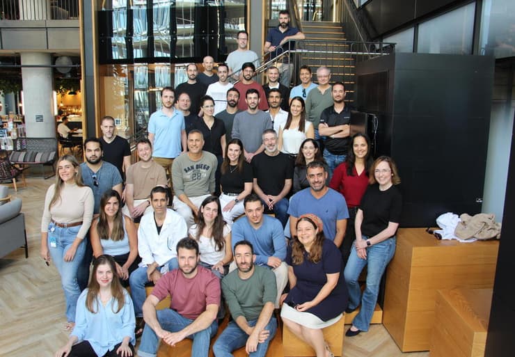 הדס ביטרן וחברי הצוות שלה במיקרוסופט