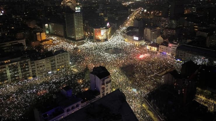 ההפגנות נגד הנשיא, 2025 (צילום: REUTERS/Stringer) סרביה בלגרד הפגנות נגד נשיא אלכסנדר ווצ'יץ' בלגרד 15 במרץ