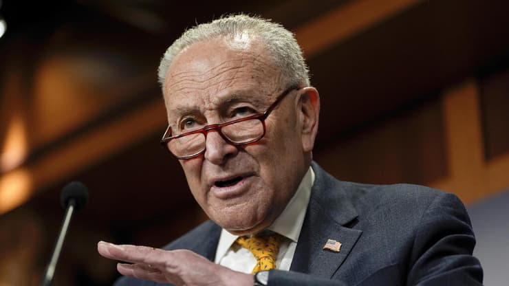 הסנאטור צ'אק שומר ארה"ב 3 במרץ