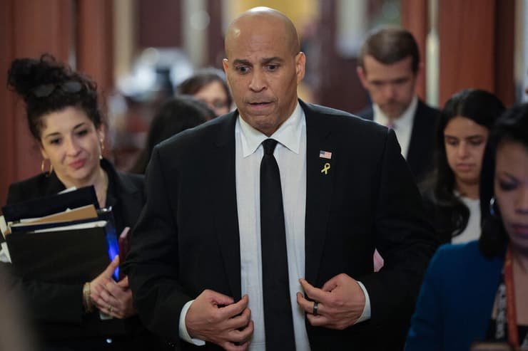 קורי בוקר סנאטור דמוקרטי נאם ברצף 25 שעות ב סנאט וושינגטון ארה"ב