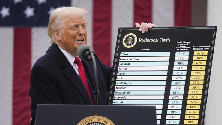 טראמפ. עימות מול מדינות ה-BRICS (צילום: AP Photo/Mark Schiefelbein) נשיא ארה"ב, דונלד טראמפ