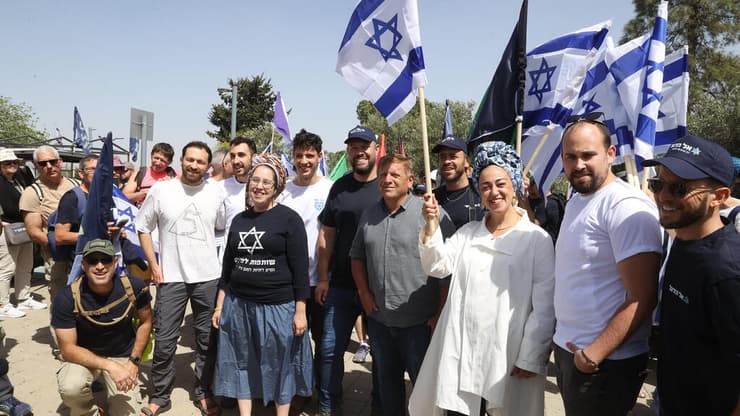 צעדת מחאה בקריאה "גיוס לכולם" של משפחות שכולות, משפחות משרתי מילואים וארגוני מחאה בירושלים