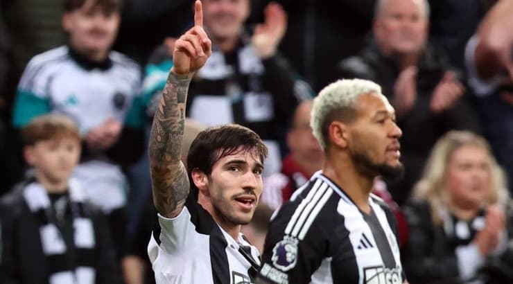 סנדרו טונאלי חוגג