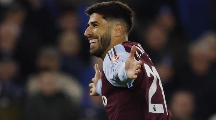 מרקו אסנסיו מחויך