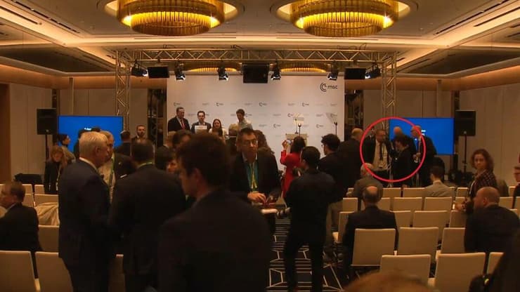 ישראל איינהורן עם עיתונאי הבילד פול רונצהיימר בכנס של שר הביטחון ישראל כ"ץ במינכן