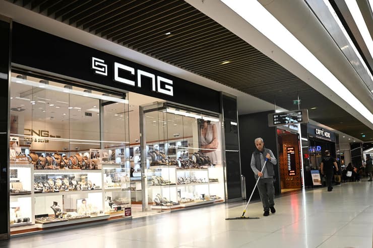 התביעה פתחה בחקירה פלילית. במרכז קניות באיסטנבול (צילום: REUTERS/Dylan Martinez) טורקיה יום חרם כלכלי קניון איסטנבול