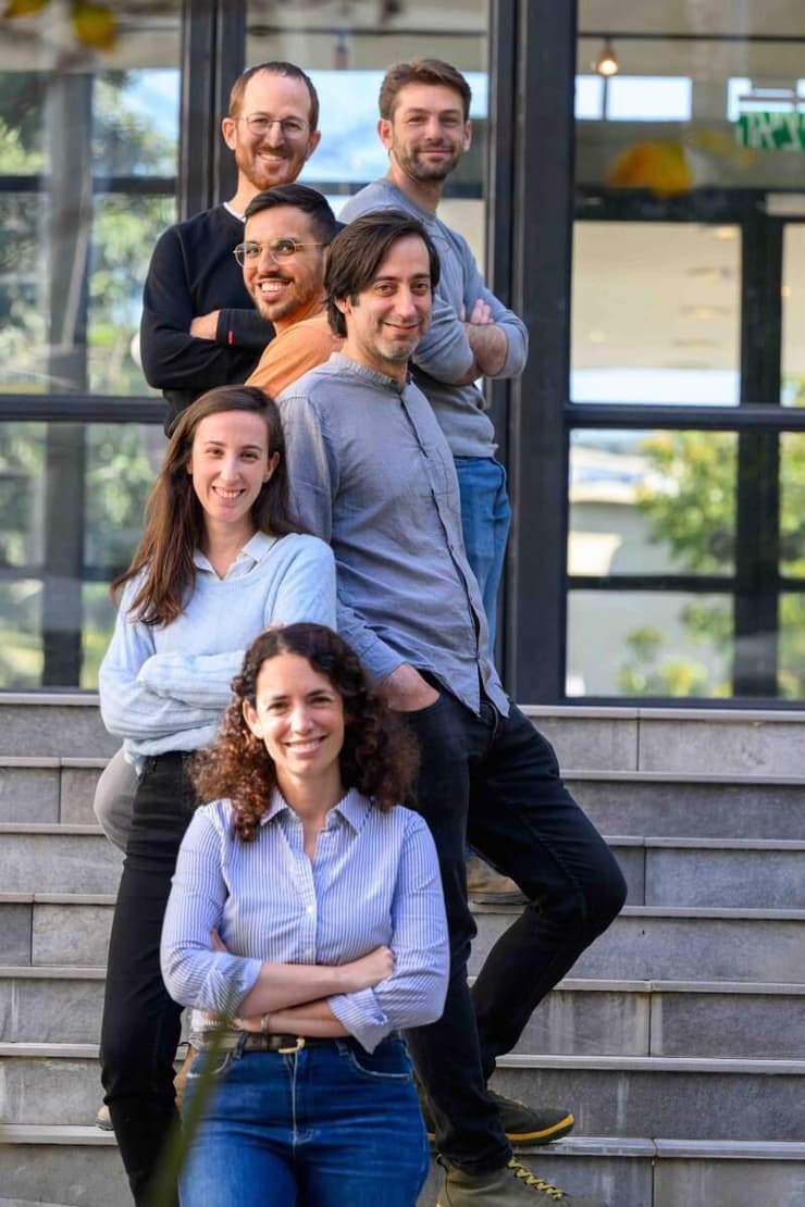 מלמעלה למטה: רז בן-אורי (מימין), ד"ר שי בגון, ליאור בן שבת, ד"ר עופר אלחנני, דנה שיינשיין וד"ר ליאת קרן (צילום: מכון ויצמן למדע) מלמעלה למטה: רז בן-אורי (מימין), ד"ר שי בגון, ליאור בן שבת, ד"ר עופר אלחנני, דנה שיינשיין וד"ר ליאת קרן