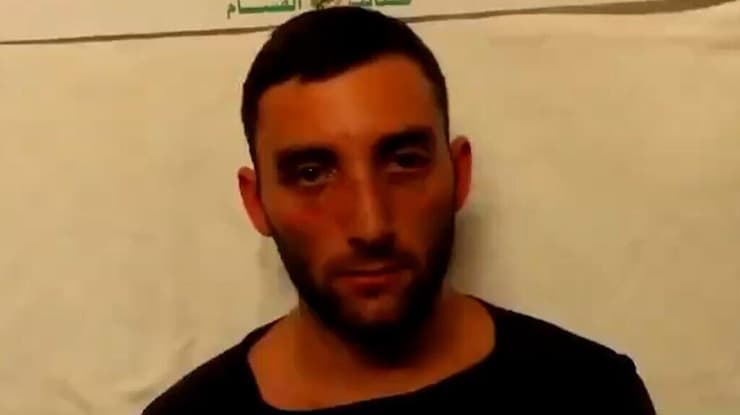 "אם הוא שרד עד עכשיו, אין אפשרות אחרת חוץ מלהחזיר אותו" מתן בתיעוד מהשבי (צילום: באדיבות מטה המשפחות) תיעוד של מתן אנגרסט בשבי חמאס