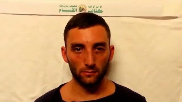 תיעוד של מתן אנגרסט בשבי חמאס