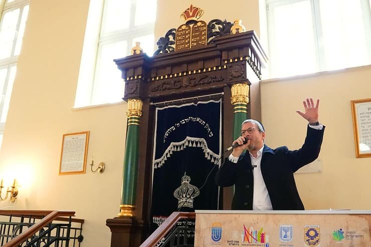 ביקור גם באתרים היסטוריים (צילום: מאיר זלזניק) ביקור גם באתרים היסטוריים