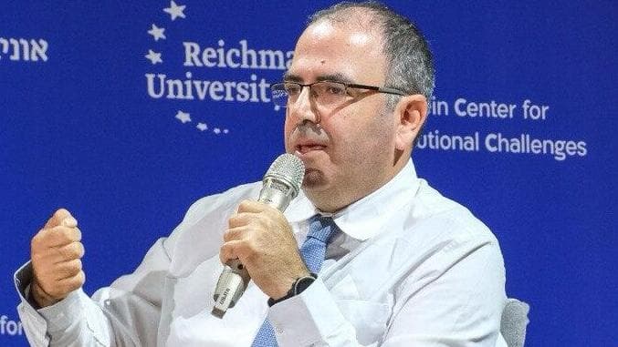 ד"ר גיל לימון על הצעת החוק: ״יוצרת מערכת תביעה אלטרנטיבית״ (צילום: סאן פרג') ד"ר גיל לימון בכנס השנתי של מרכז רובינשטיין לאתגרים חוקתיים באוניברסיטת רייכמן