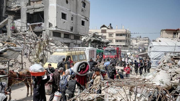 עזתים מתפנים מצפון הרצועה על רקע ההרס העצום שג'אעיה בעזה
