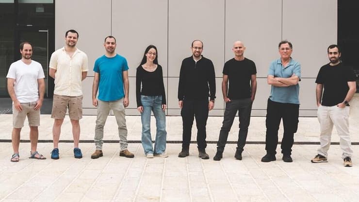 מימין לשמאל: ליאור פרידמן, פרופ' מחקר מוטי שגב, פרופ' גיא ברטל, ד"ר קובי כהן, ליאת נמירובסקי-לוי, עמית קם, ד"ר יגאל אילין וסתיו לוטן