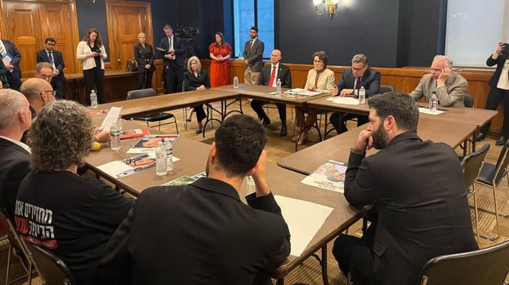 מפגש החטופים עם ועדת החוץ של הסנאט (SFRC) המונה 22 סנאטורים