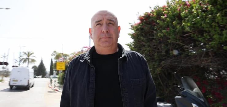 ניר דבורי מגיע לתת עדות בפרשת קטאר-גייט בלהב 433