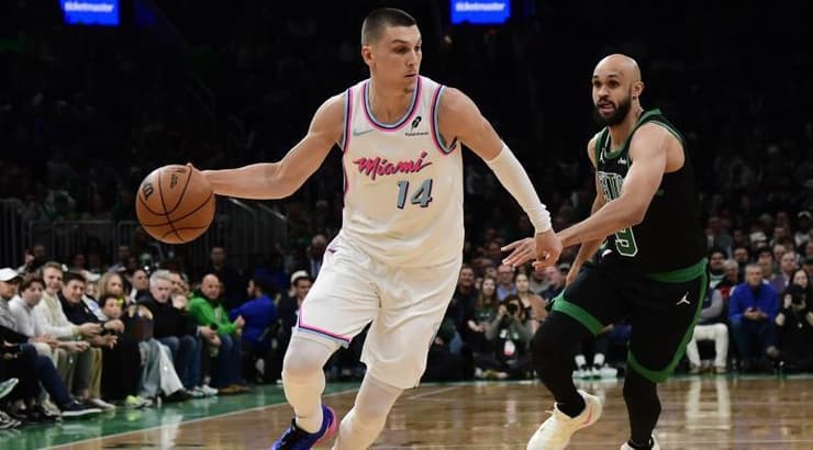 טיילר הירו מול דריק ווייט (רויטרס) טיילר הירו מול דריק ווייט