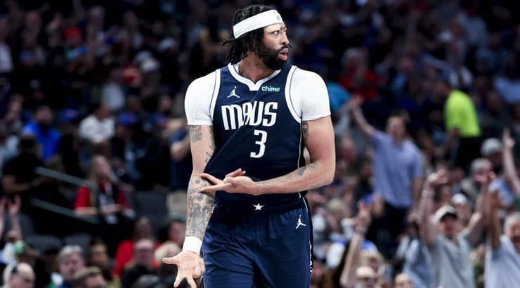 אנתוני דייויס בטירוף (רויטרס) אנתוני דייויס בטירוף