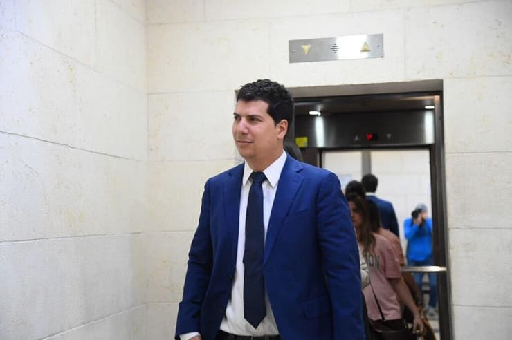עו"ד עמית חדד מגיע לדיון הארכת מעצר של החשודים בפרשת קטאר-גייט