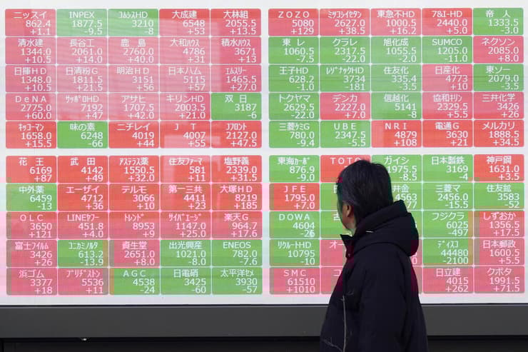 הבורסה בטוקיו. נצבעת באדום