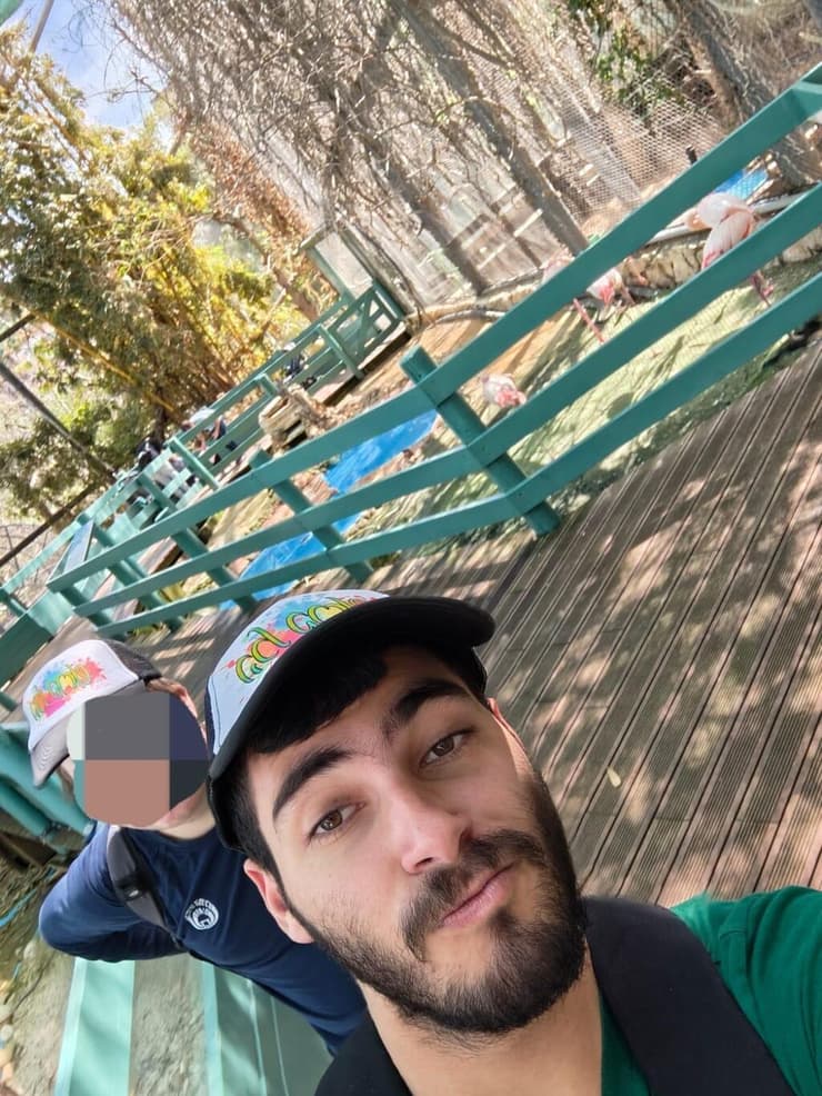 לירן עם תלמיד בבית ספר "חוגים"   