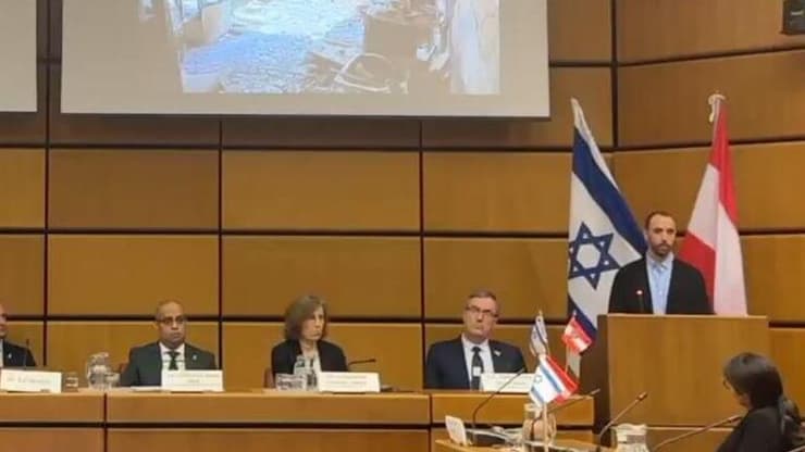 טל שהם בעדותו באו"ם, היום (צילום: עמוד X) טל שוהם בעדות מצמררת אודות תקופת השבי באירוע פומבי באו"ם בוינה