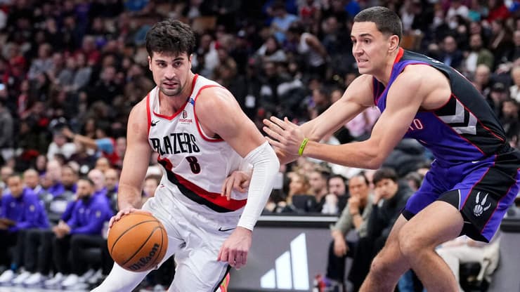 ממשיך לקבל שבחים. אבדיה (MARK BLINCH / AFP) שחקן פורטלנד טרייל בלייזרס דני אבדיה מול שחקן טורונטו ראפטורס קול סווידר