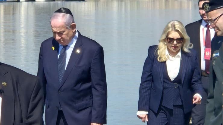 ראש הממשלה בנימין נתניהו, רה"מ הונגריה ויקטור אורבן ורעיותיהם  ביקרו באנדרטת הנעליים על שפת הדנובה בבודפשט והניחו זרים