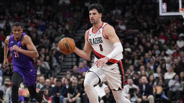 "הפלייר של הבלייזרס". אבדיה (John E. Sokolowski/Reuters) שחקן פורטלנד טרייל בלייזרס דני אבדיה