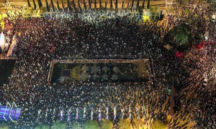 עצרת מחאה בכיכר הבימה בתל אביב