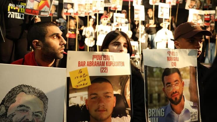 עצרת מחאה בכיכר החטופים (צילום: דנה קופל) עצרת מחאה בכיכר החטופים