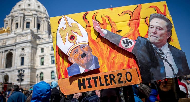 טראמפ ומאסק מתוארים כנאצים בהפגנה במינסוטה, 5 באפריל