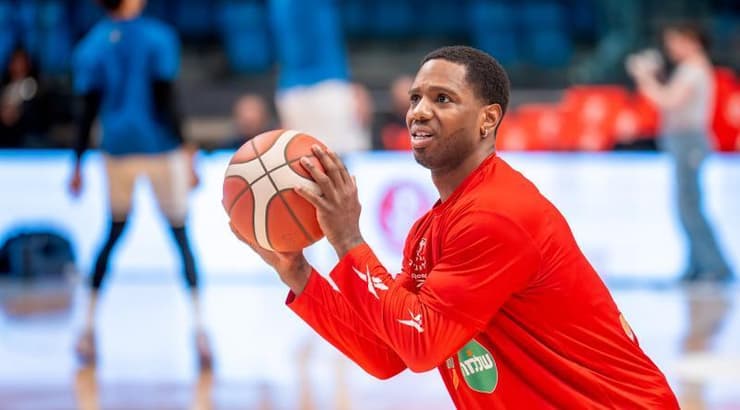 ג'ו רגלנד מתחמם