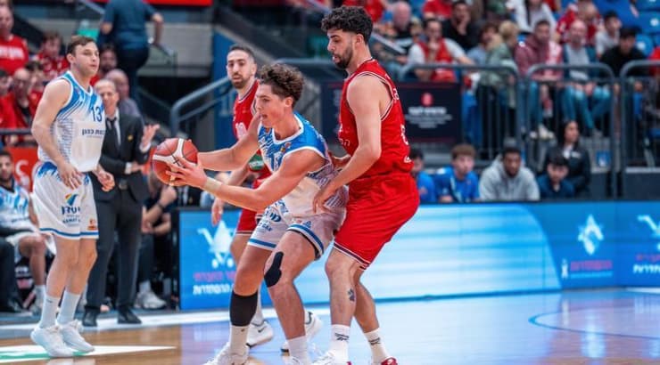 אדם אריאל מול תומר גינת