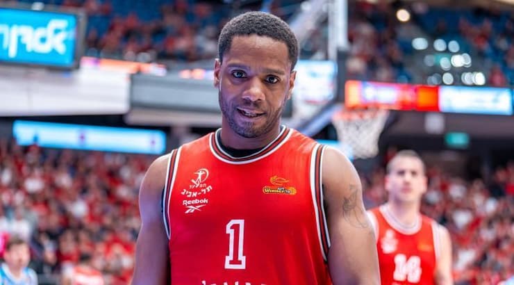 ג'ו רגלנד מאושר