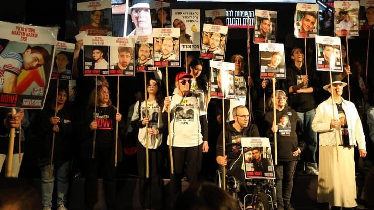 עצרת מחאה בכיכר החטופים