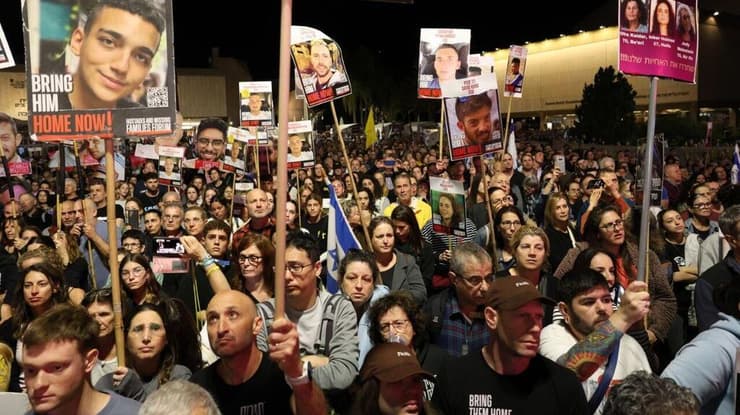 עצרת מחאה בכיכר החטופים