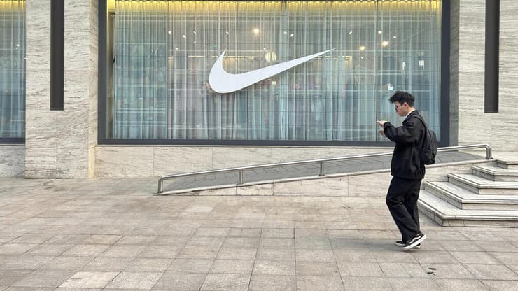 חנות נייקי בווייטנאם (צילום: AP Photo/Aniruddha Ghosal) חנות נייקי