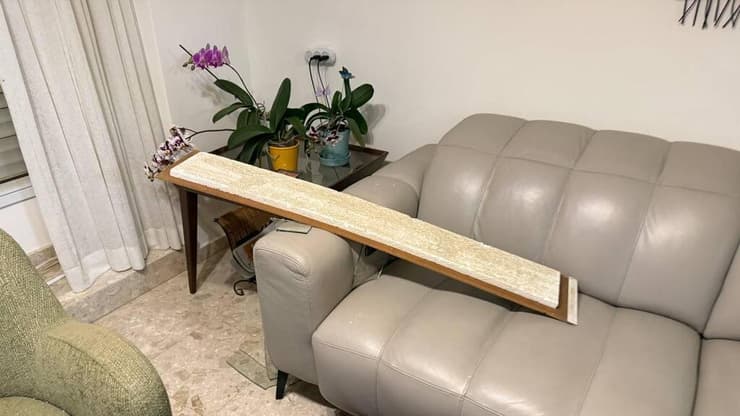 נזק לבית באשקלון. "היה פיצוץ אדיר" (צילום: רוני גרין שאולוב) ביתה של תושבת השכונה באשקלון, בעקבות נפילת הרקטה