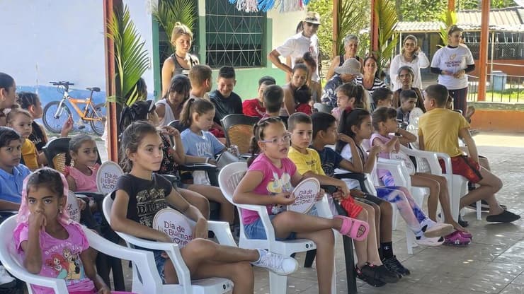 קובה הפעלה משמחת לילדים בפנימיה