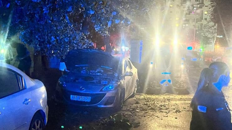 צילום: גדי קבלו זירת נפילת הרקטה באשקלון